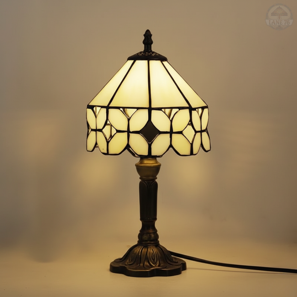 Zlatá mřížka | Stolní lampa ve stylu Tiffany