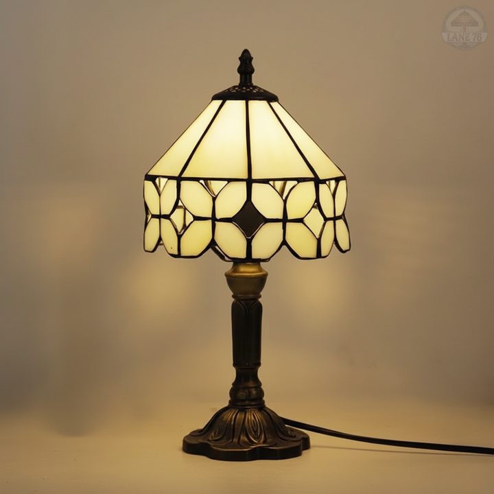 Zlatá mřížka | Stolní lampa ve stylu Tiffany