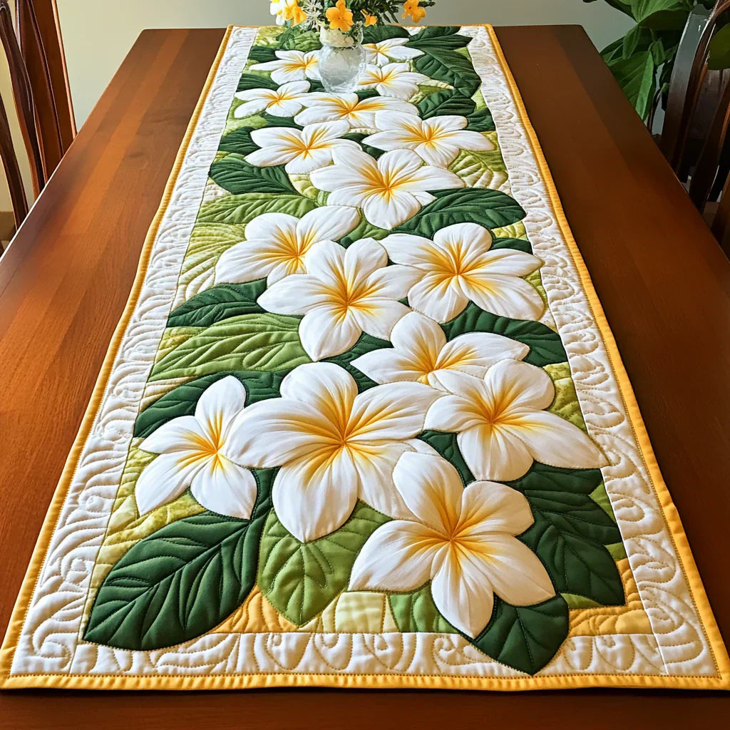 Prošívaný ubrus s motivem květin Frangipani