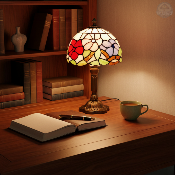 Růžová louka | Stolní lampa ve stylu Tiffany